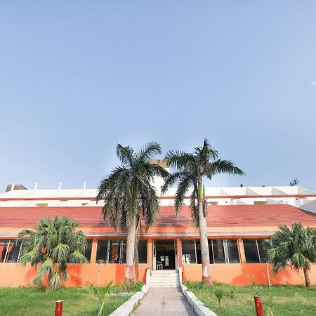 Oyo47187公园酒店 Veraval 外观 照片